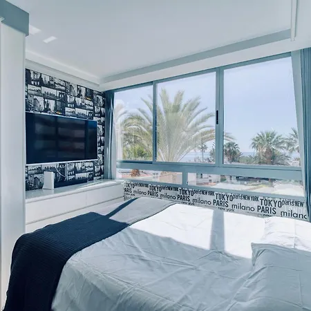 Modern Concept Estudio Junto Al Mar Con Piscina Lägenhet
